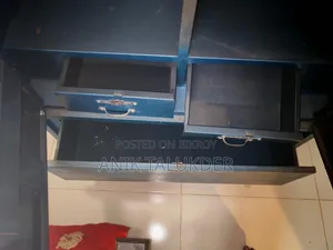 ফুল ফ্রেশ কন্ডিশন ফুল স্টিল আলমারি / স্টিলের আলমারি বিক্রি হবে