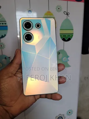 Tecno Camon 20 Pro ২৫৬ জিবি সাদা