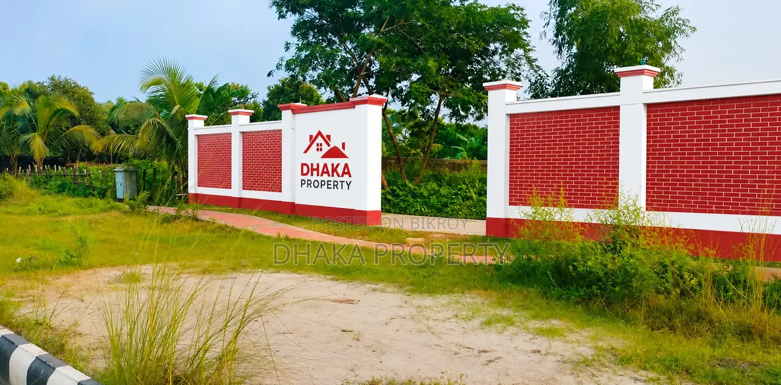 Close to 300ft 7.5 Katha Park South at Sector-14