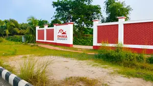 Close to 300ft 7.5 Katha Park South at Sector-14