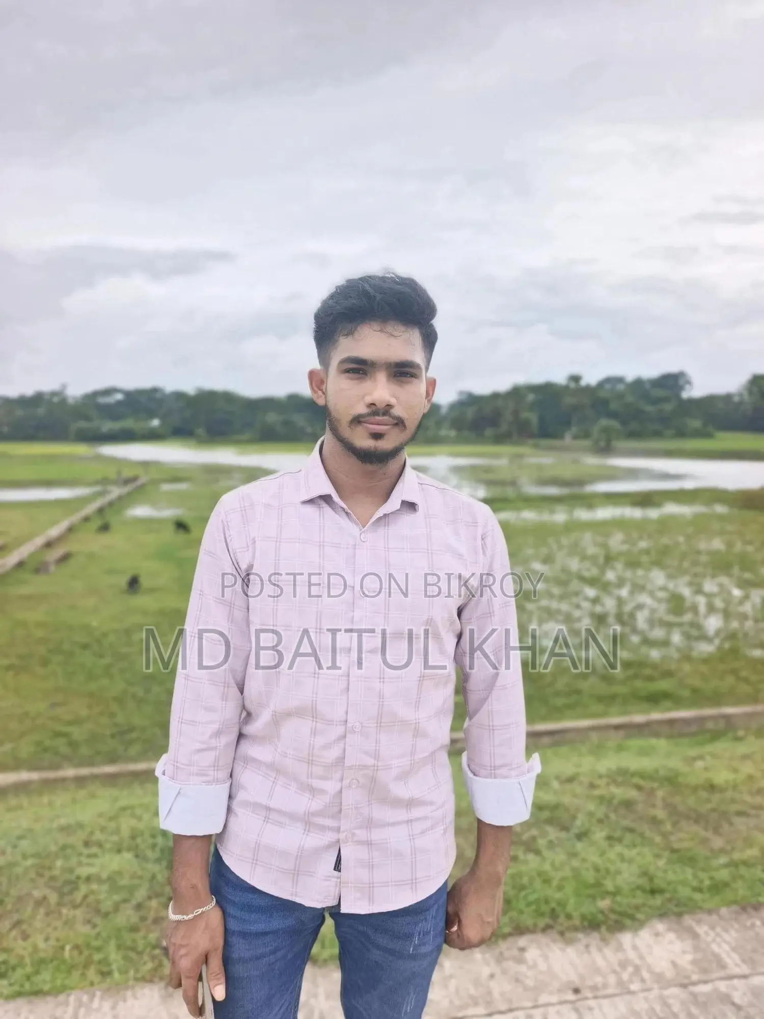 একটা বাসাতে একজন কেয়ারটেকার লাগবে।