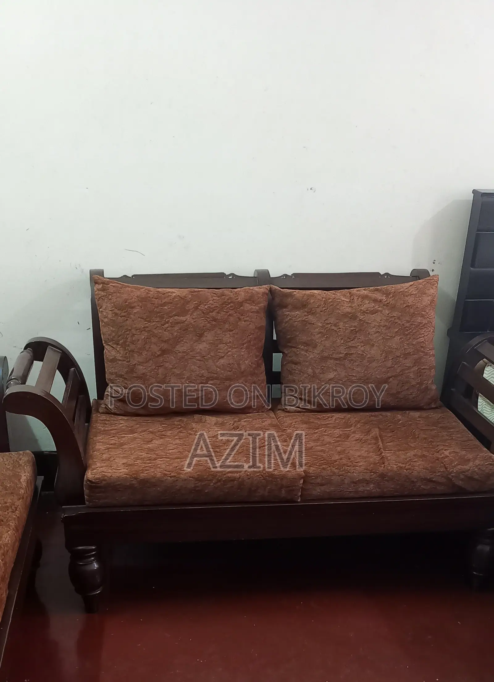 Mahogany Wood 5-Seat Sofa (2x2x1)