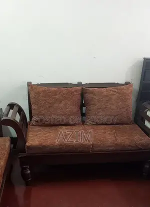 Mahogany Wood 5-Seat Sofa (2x2x1)