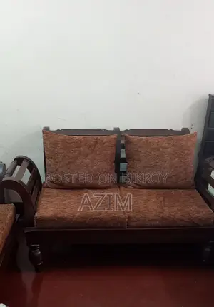 Mahogany Wood 5-Seat Sofa (2x2x1)