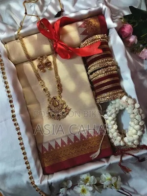 এক শাড়িতেই রূপের মুগ্ধতা, কম্বোতে থাকুক স্টাইলের পূর্ণতা! 💖