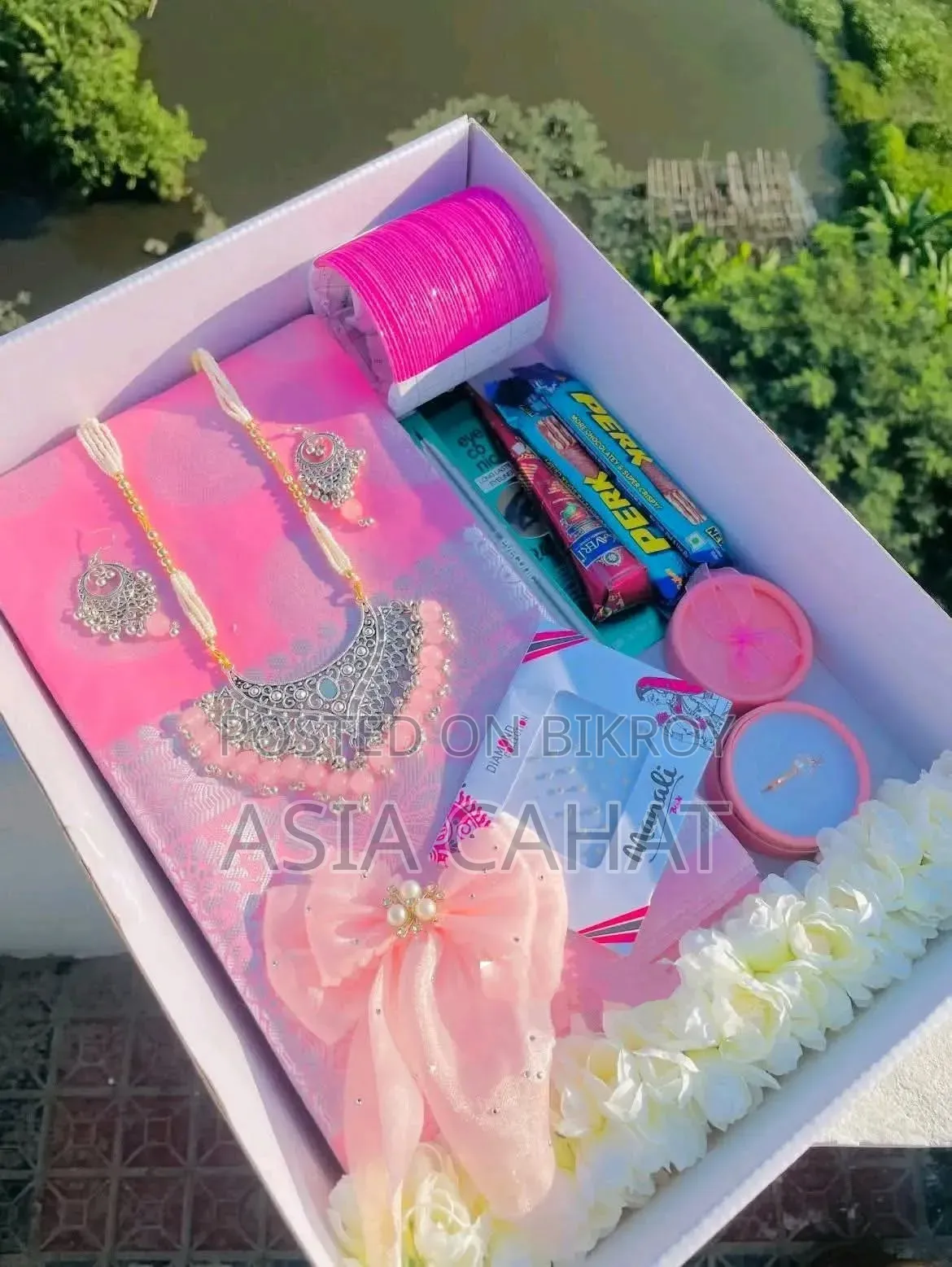 এক শাড়িতেই রূপের মুগ্ধতা, কম্বোতে থাকুক স্টাইলের পূর্ণতা! 💖