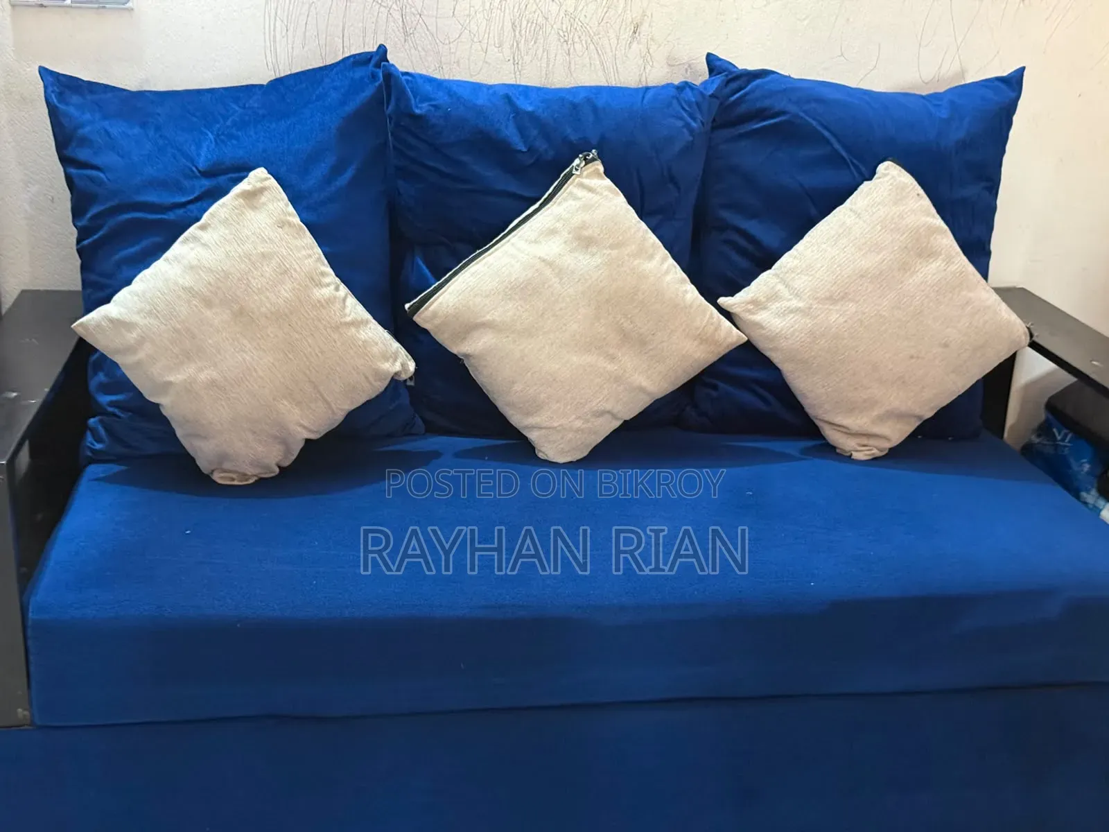 জরুরী সোফা সেট (৩+২) বিক্রয়ের জন্য