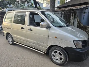 টয়োটা নোয়া ২০০২ সিলভার