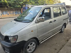 টয়োটা নোয়া ২০০২ সিলভার