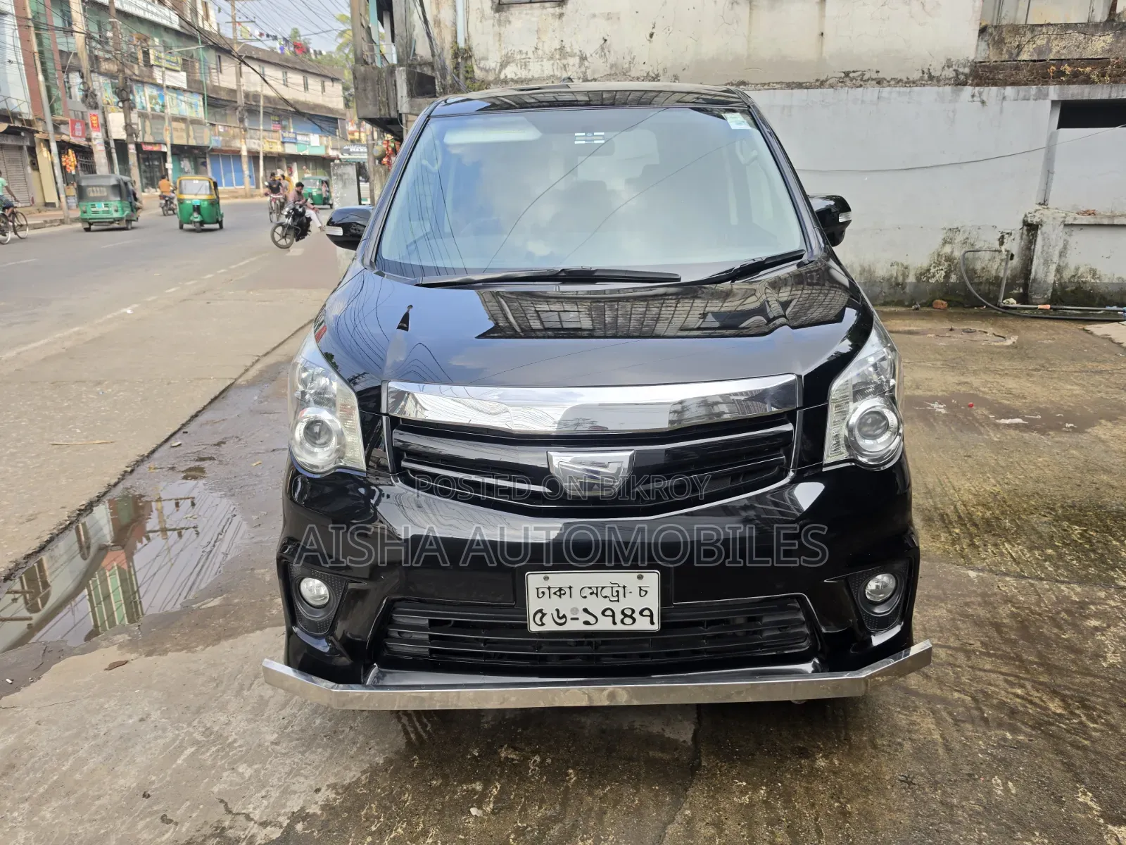 Toyota Noah 2.0 143hp FWD (8 Seater) 2011 Black