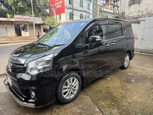 Toyota Noah 2.0 143hp FWD (8 Seater) 2011 Black