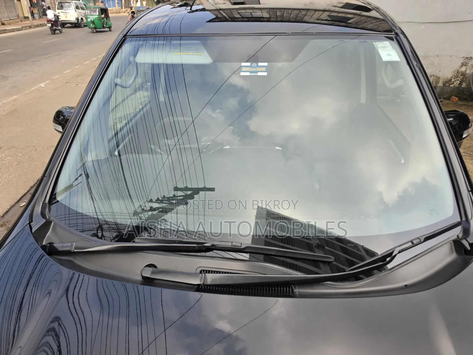 Toyota Noah 2.0 143hp FWD (8 Seater) 2011 Black