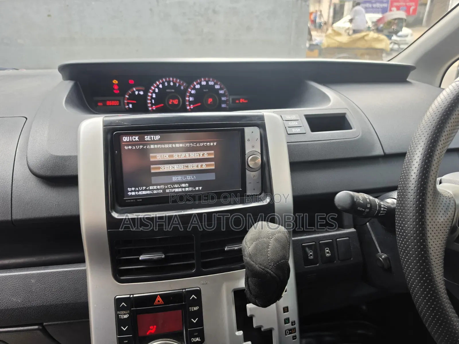 Toyota Noah 2.0 143hp FWD (8 Seater) 2011 Black