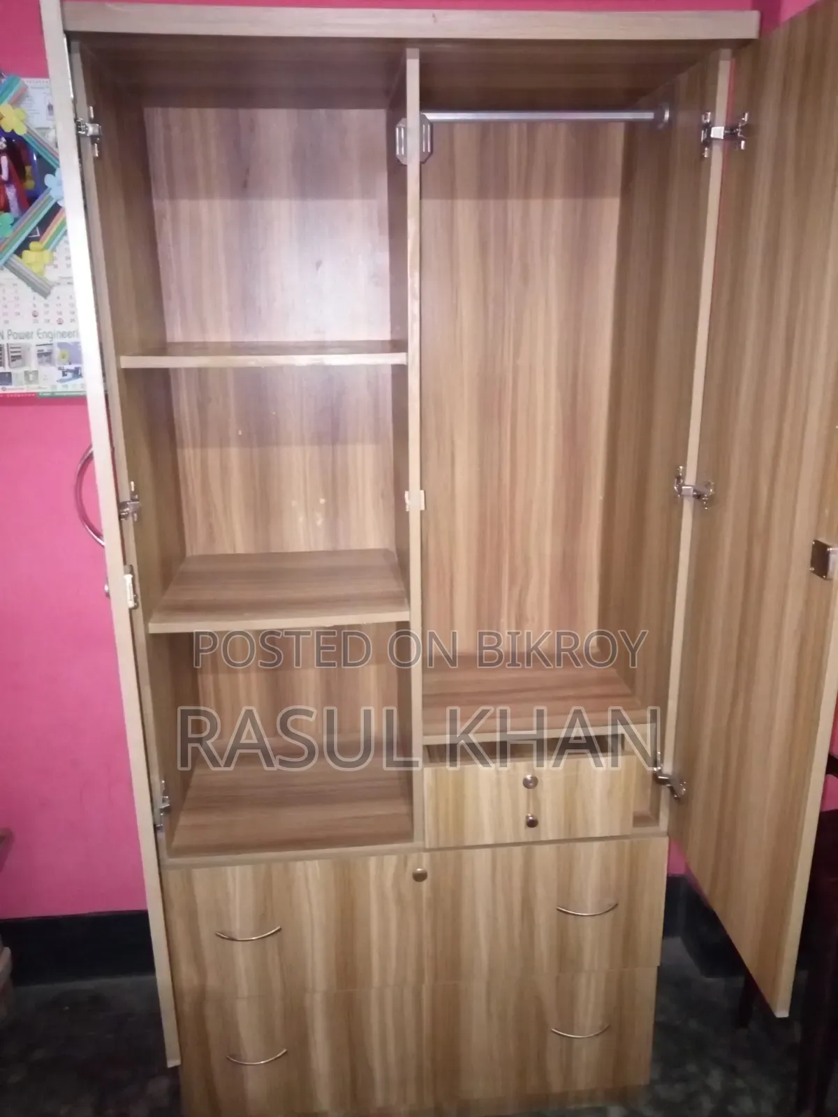 Almirah / Wardrobe