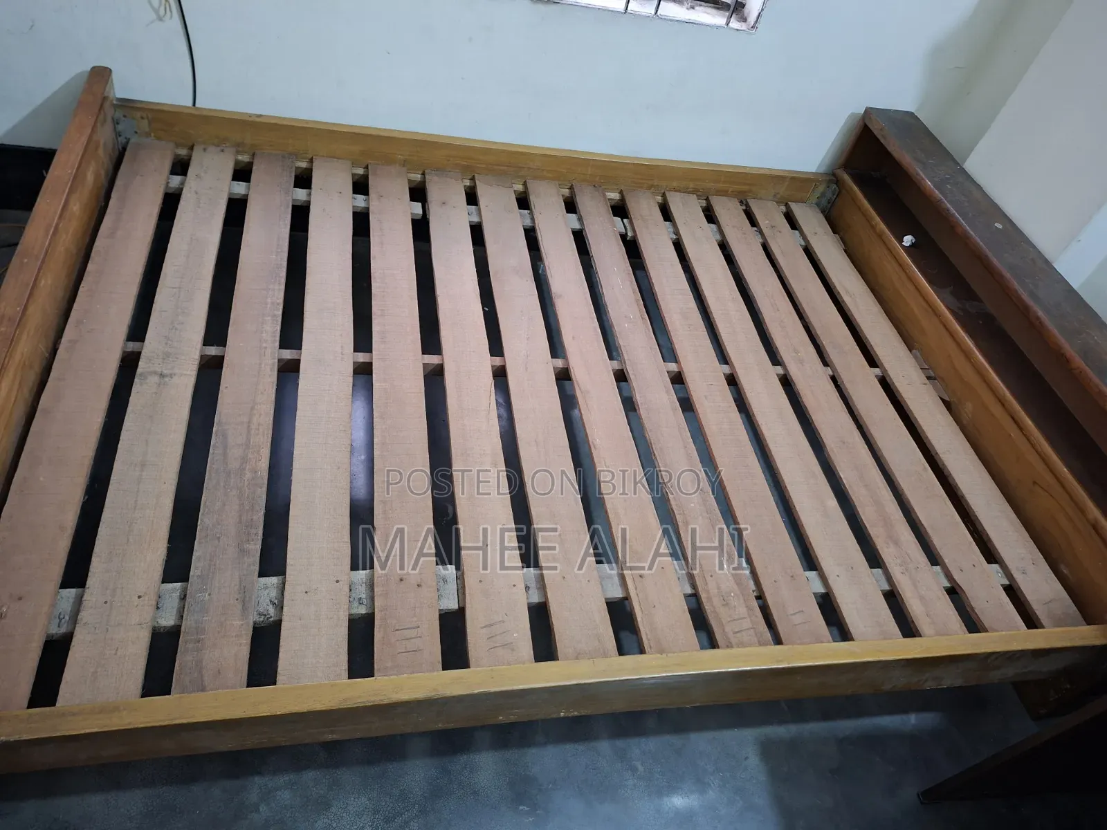 Bed for sale size 5/7 feet