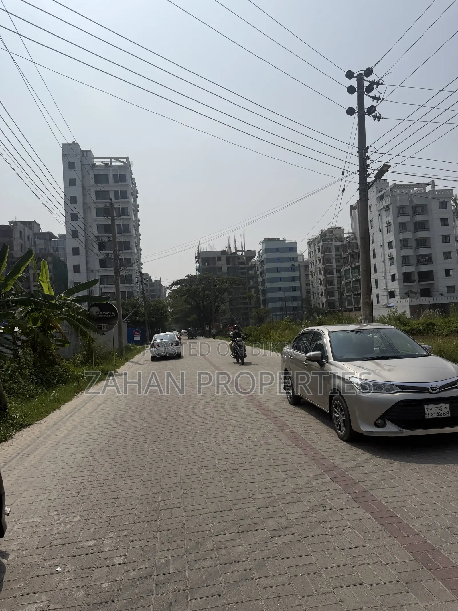 বসুন্ধরা জে ব্লক ৬০ ফুট রোড ৫ কাঠা প্লট বিক্রি।