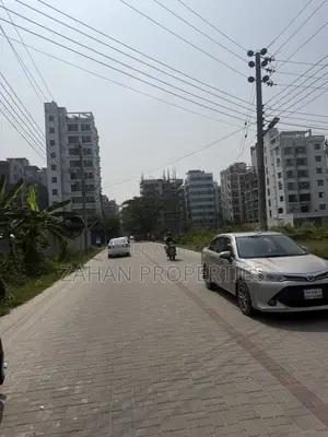 বসুন্ধরা জে ব্লক ৬০ ফুট রোড ৫ কাঠা প্লট বিক্রি।