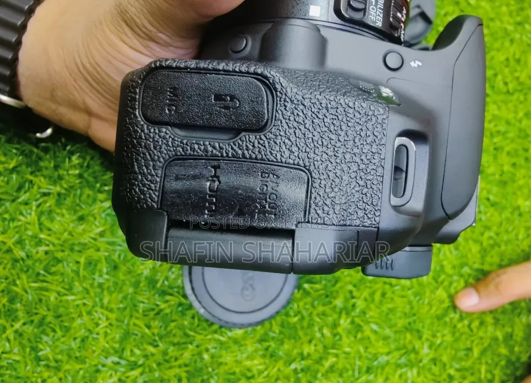 Canon 700D + Zoom Lens 75-300