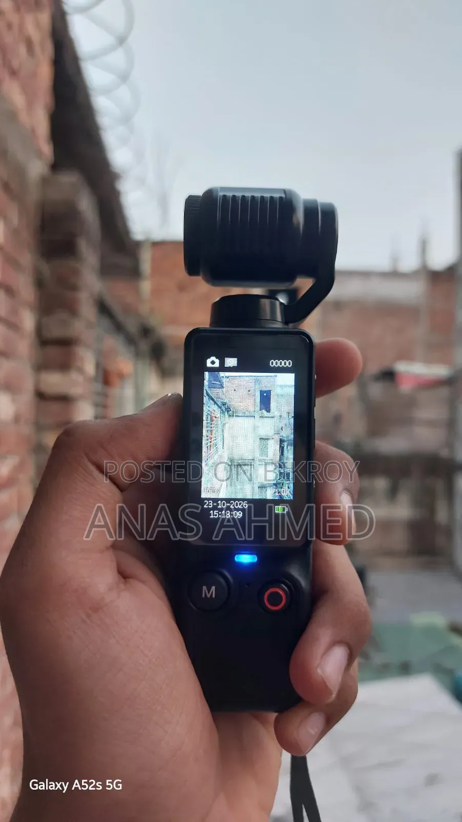A photo video camera.