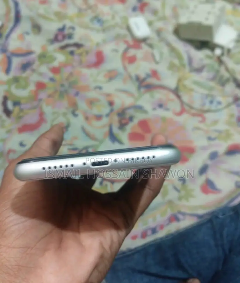অ্যাপল আইফোন এক্সআর ১২৮ জিবি হোয়াইট