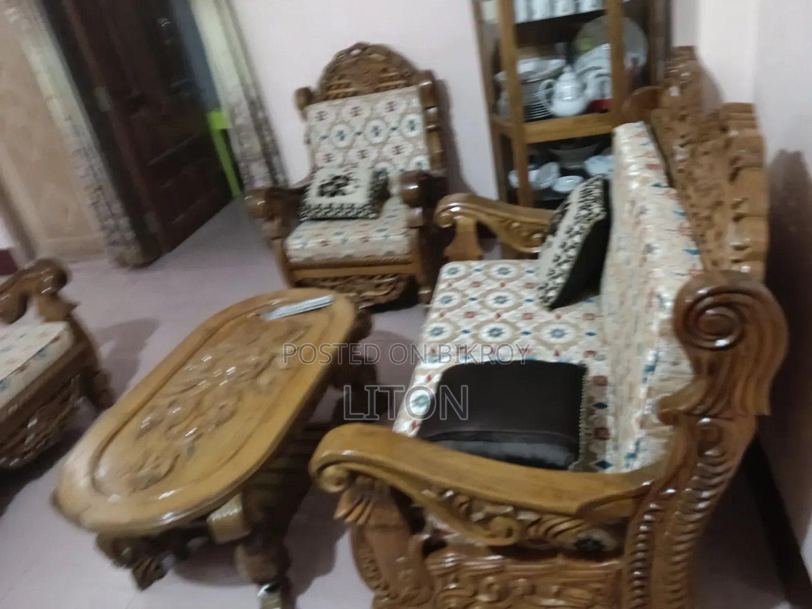 চা টেবিলসহ সোফা সেট