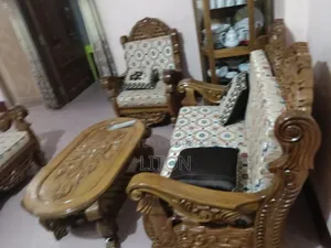 চা টেবিলসহ সোফা সেট