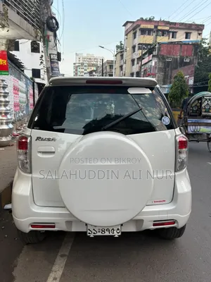 টয়োটা রাশ ১.৫ চার চাকা চালিত ২০১৬ পার্ল
