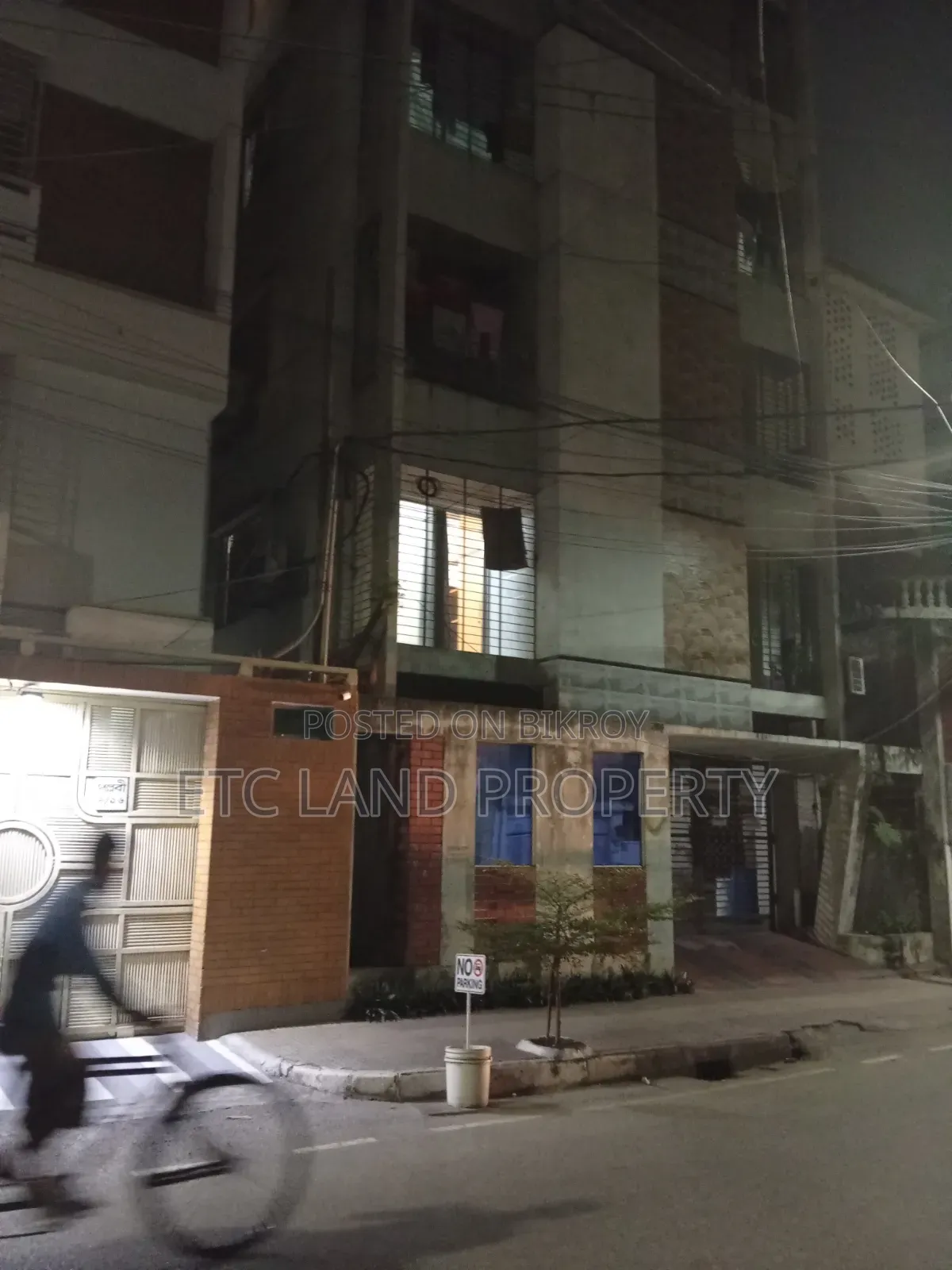 পল্লবী, মিরপুর ১১.৫ এ সজ্জিত ৩ বেডরুমের অ্যাপার্টমেন্ট বিক্রয়
