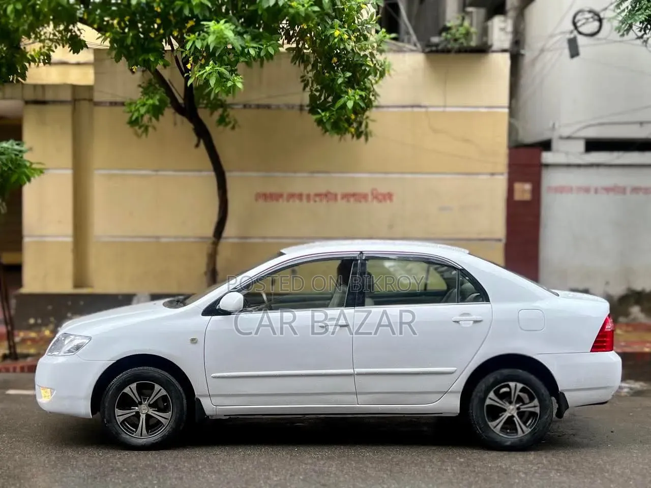 Toyota Corolla Sedan 2005 White