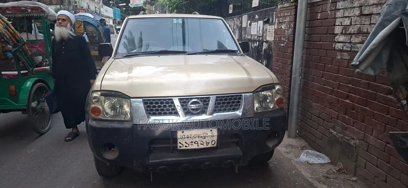 Nissan Navara 2.5 dCi Four Wheel Drive 2007 Gold