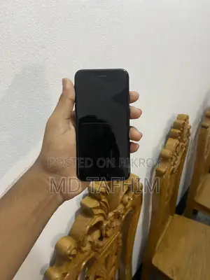 Apple iPhone SE (2020) 64 GB Black
