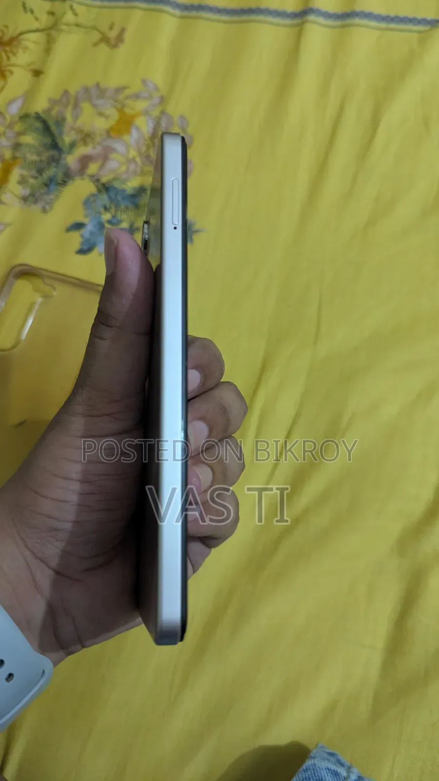 ভিভো ওয়াই০৪ ৬৪ জিবি গোল্ড
