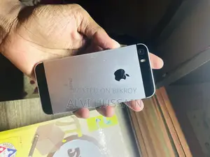অ্যাপল আইফোন এসই ১৬ জিবি কালো