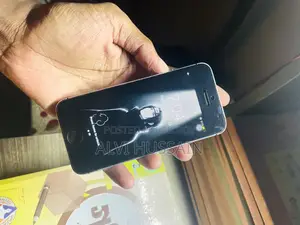 অ্যাপল আইফোন এসই ১৬ জিবি কালো