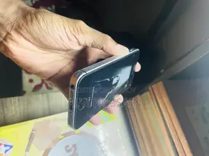 অ্যাপল আইফোন এসই ১৬ জিবি কালো