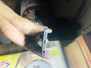 অ্যাপল আইফোন এসই ১৬ জিবি কালো