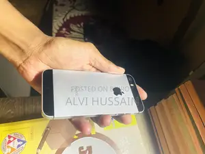 অ্যাপল আইফোন এসই ১৬ জিবি কালো