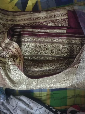 Maroon and Gold Zari Work Banarasi Katan Saree, No Stains or Tears