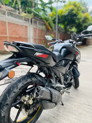 টিভিএস অ্যাপাচি আরটিআর ১৬০ ৪ভি ২০২১ কালো
