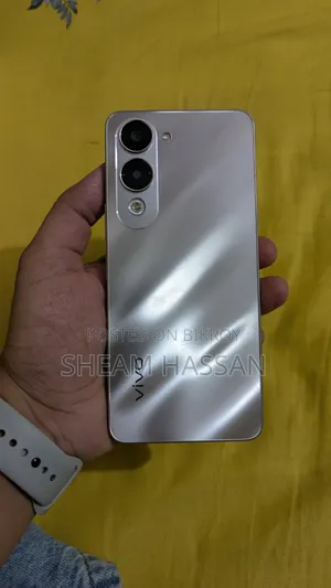 Vivo Y04 64 GB Gold