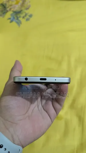 Vivo Y04 64 GB Gold
