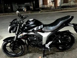 সুজুকি জিক্সার ২০১৭ কালো