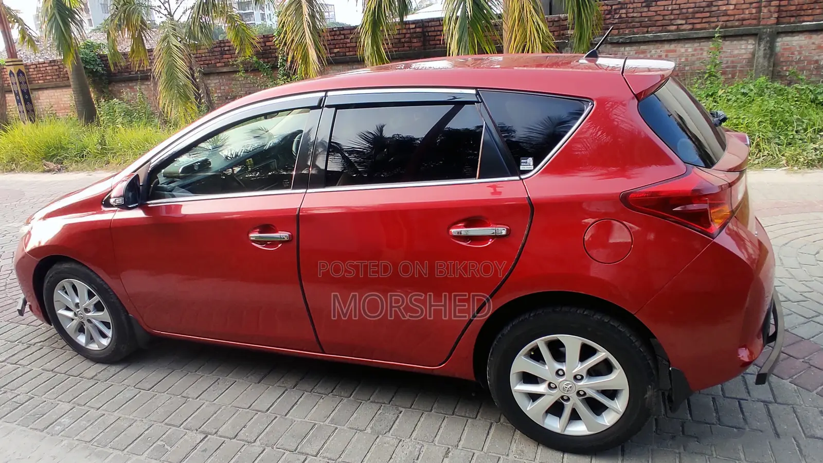 Toyota Auris 2013 Red