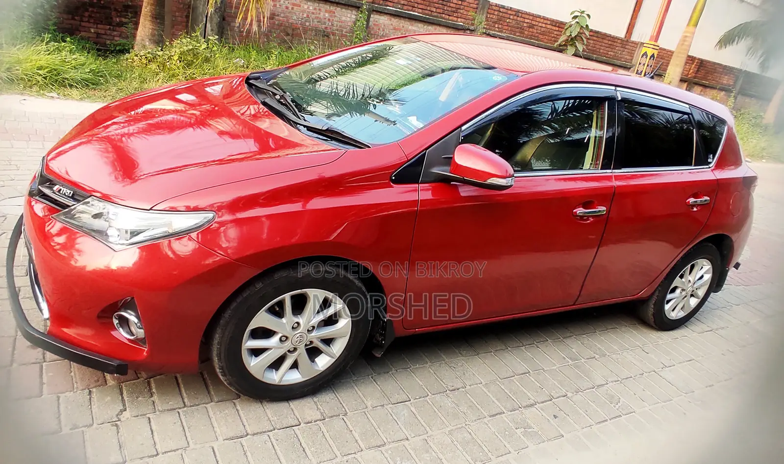 Toyota Auris 2013 Red