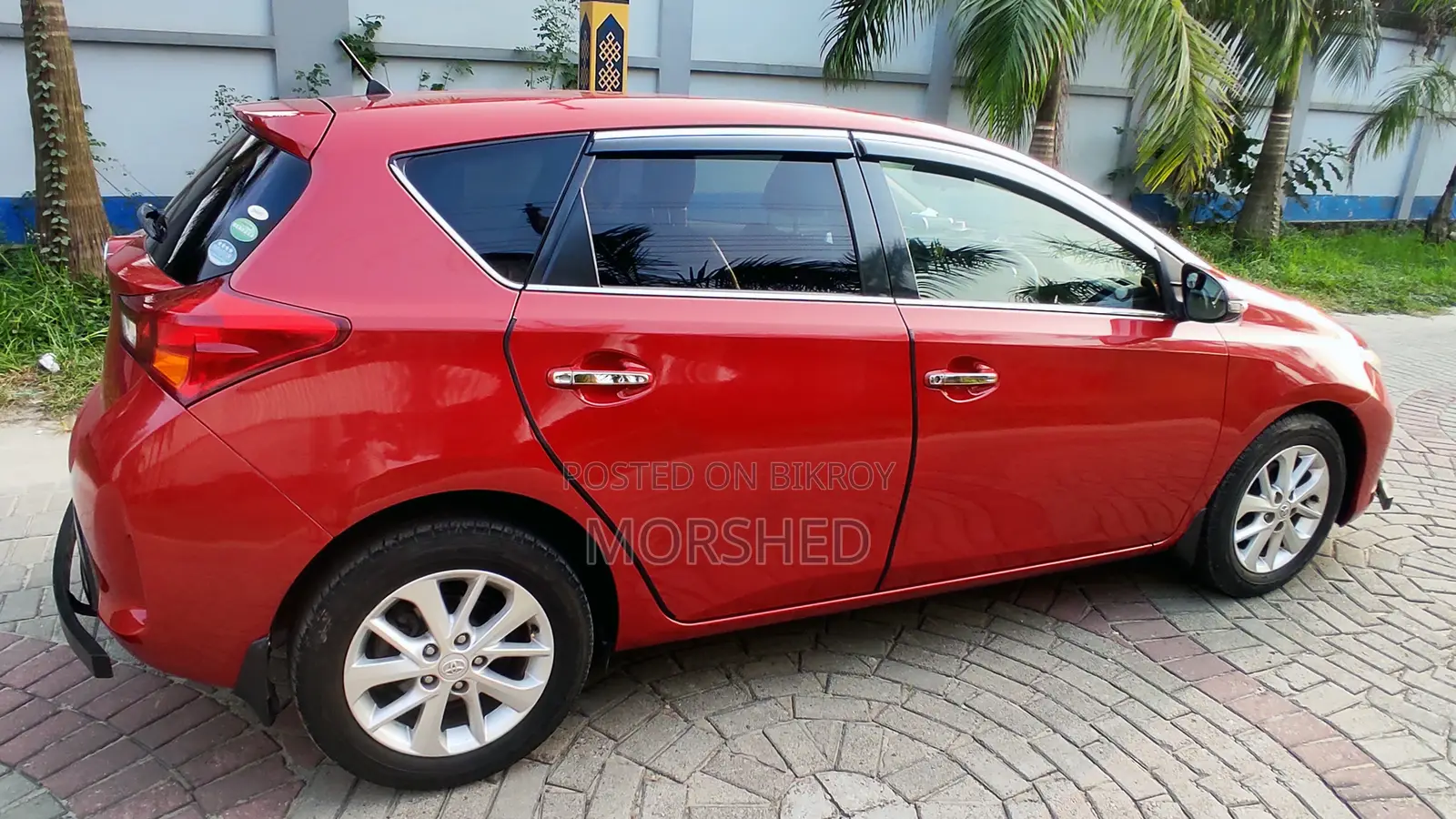 Toyota Auris 2013 Red