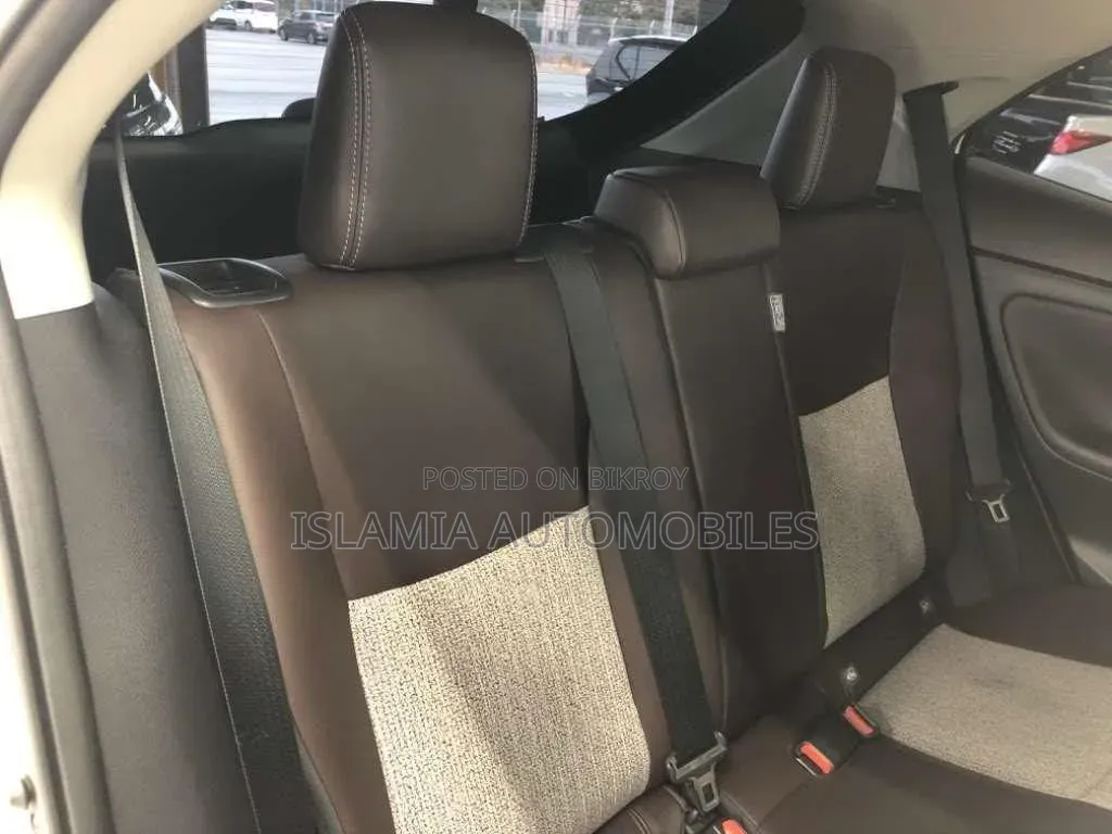 Toyota Yaris 2021 Pearl