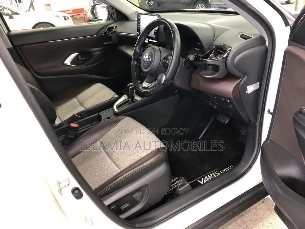Toyota Yaris 2021 Pearl