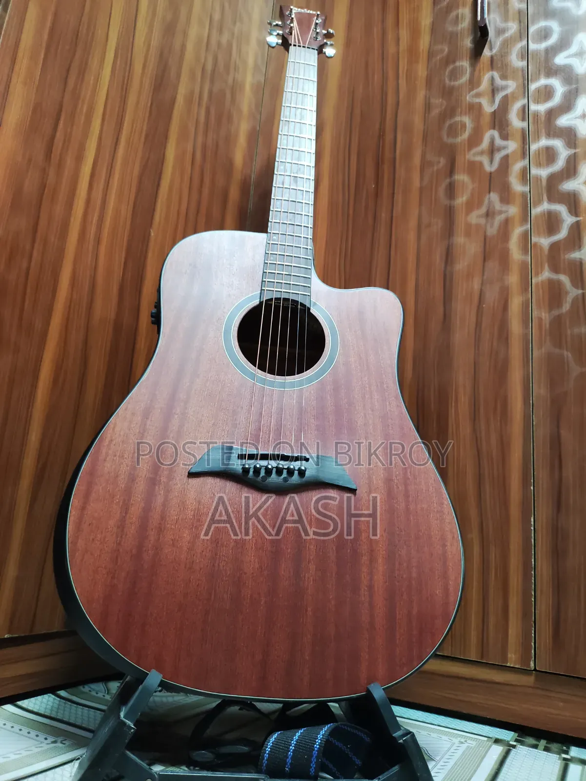 ইকুলাইজারসহ ডিভাইজার অ্যাকোস্টিক গিটার
