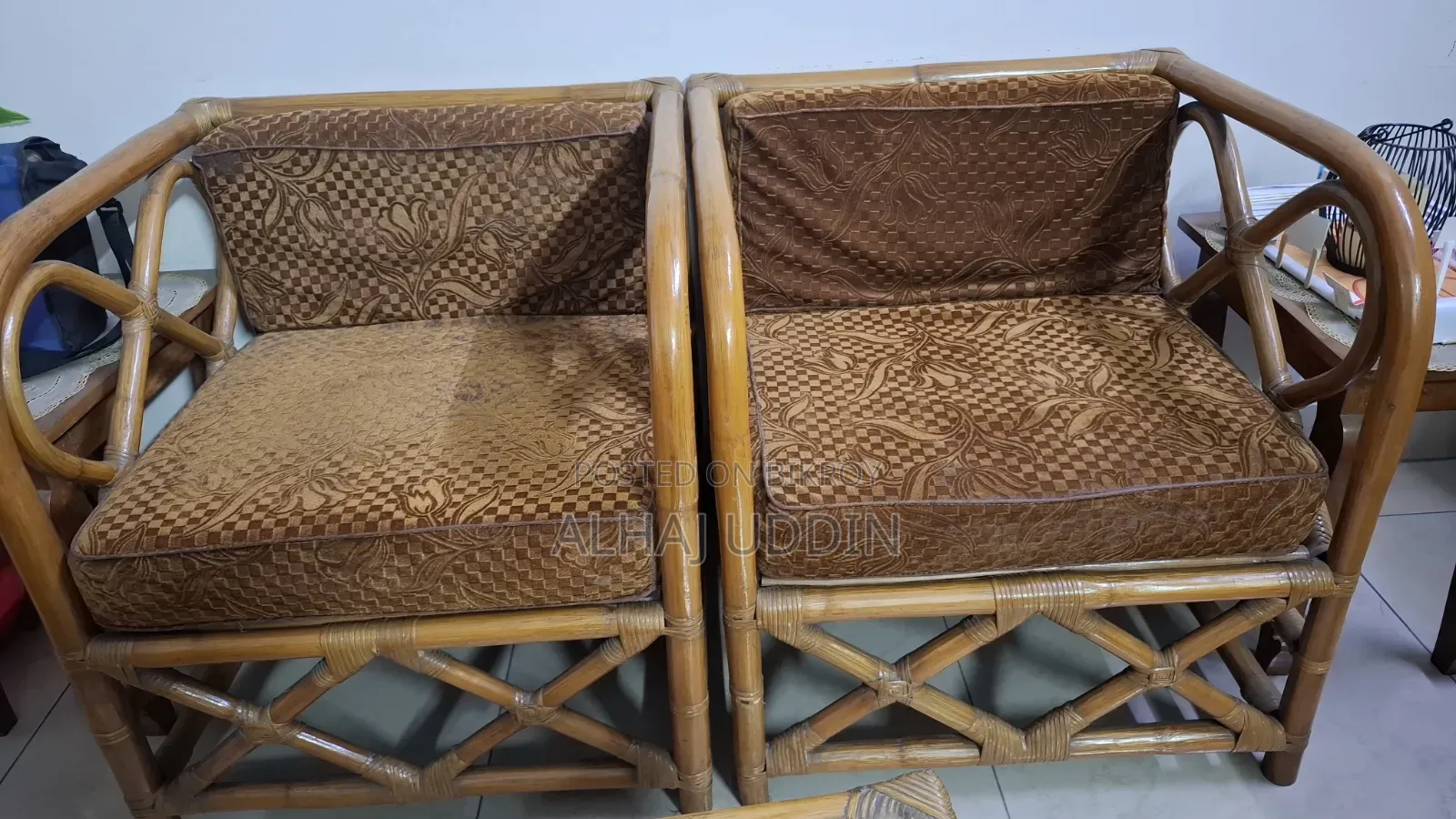 কম খরচে আসবাবপত্র (বেতের সোফা)