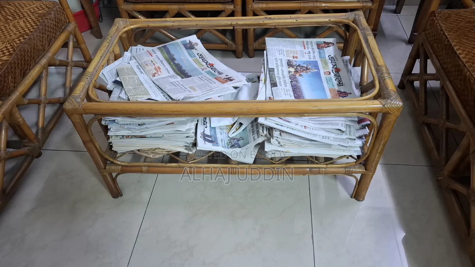 কম খরচে আসবাবপত্র (বেতের সোফা)